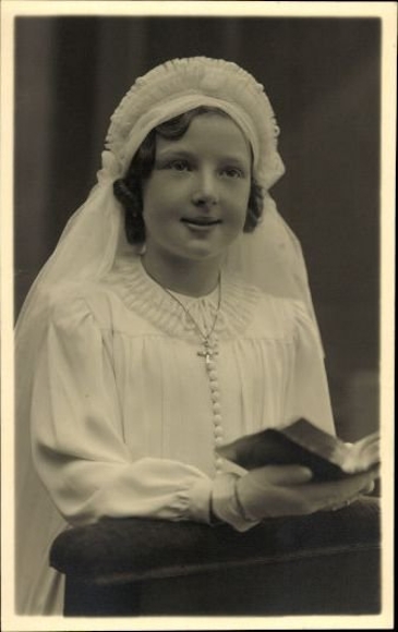 10 old photo PCs on the subject of children, various motifs