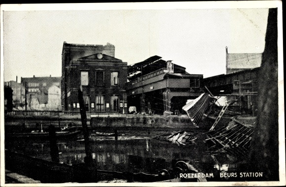 Photo Postcard Rotterdam, South Holland, Netherlands, Beurs Station, ruins, war destruction WW II