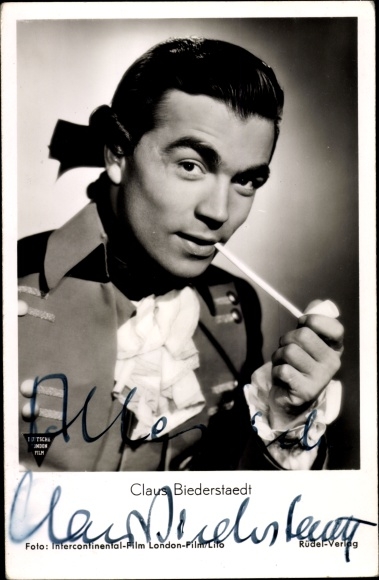 Postcard actor Claus Biederstaedt, portrait with pipe, the great temptation
