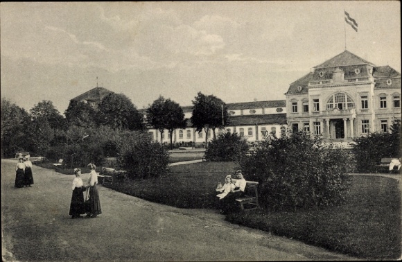 Ak Bad Rothenfelde am Teutoburger Wald, Neues Badehaus, Parklandschaft, Menschen in r Kleidung