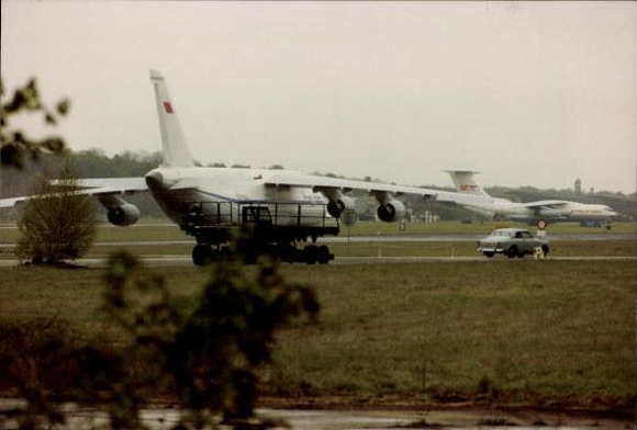 Set von 100 Fotos Flugzeuge und  Hubschrauber