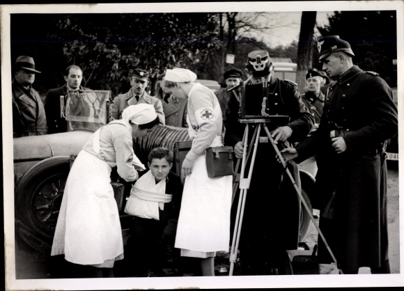 Photo NSKK traffic assistance service, care for the injured, Red Cross, police with cameras