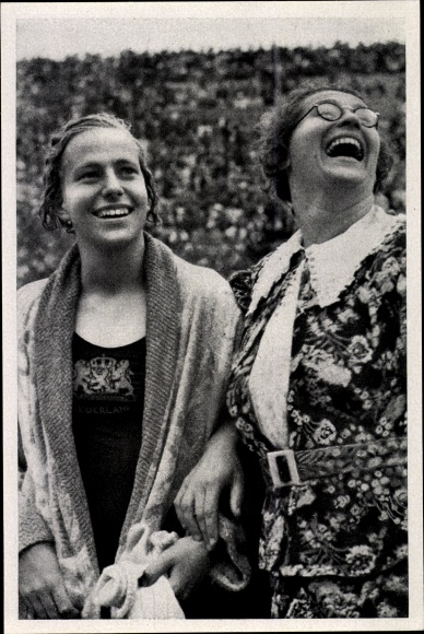 Collection picture Olympia 1936, swimmer Dina Senff and her trainer