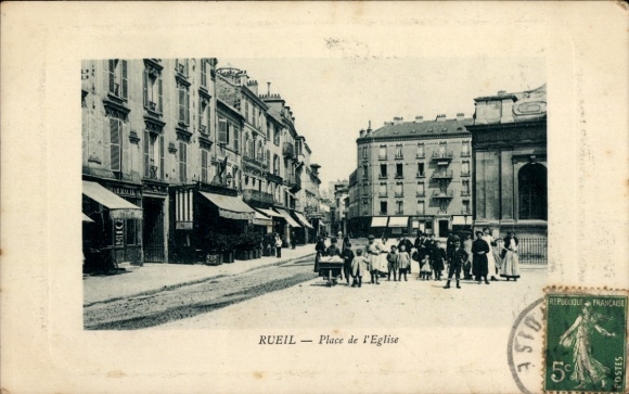 Ak Rueil Malmaison Hauts de Seine, Straße mit Passanten, Häusern und Kirche, Schwarz-Weiß-Foto, R
