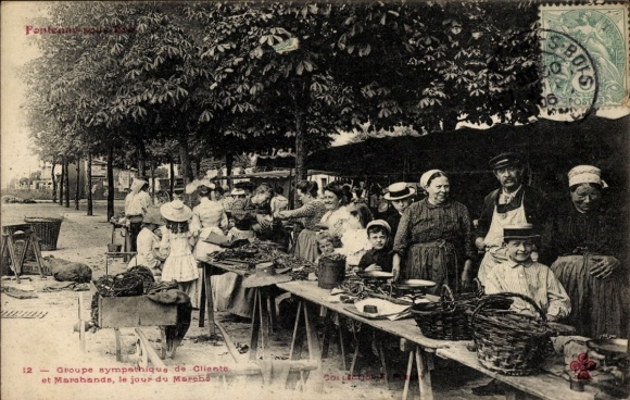 Ak Fontenay Trésigny Seine et Marne, marktdag met een groep klanten en handelaren