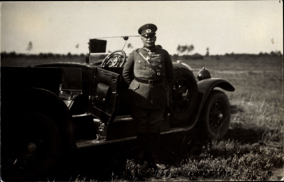 Foto Ak Grafenwöhr in Bayern, Generaloberst Hoze vor einem Auto, Uniform
