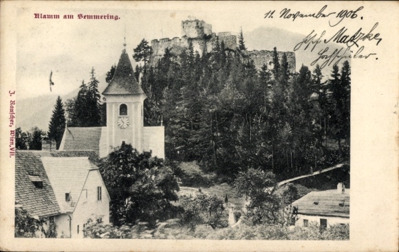 Ak Klamm am Semmering Niederösterreich, Berglandschaft, Kirche mit Uhrturm, Ruine im Hintergrund,