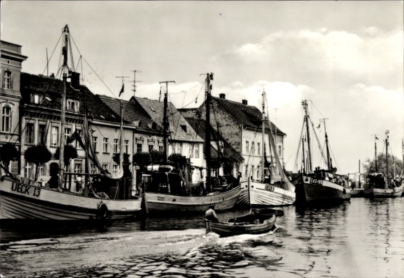 KP Ueckermünde na Pomorzu Zachodnim, port, łodzie rybackie