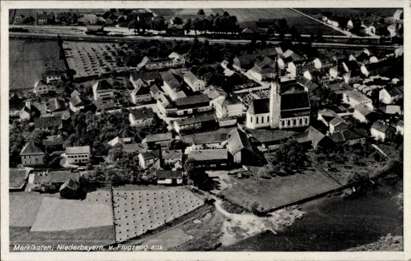 Postcard Marklkofen Lower Bavaria, aerial view of Marklhofen, church in the center, rural surroundings
