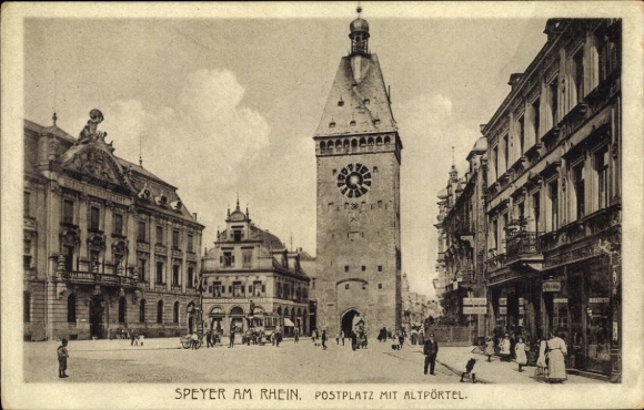 Ak Speyer am Rhein, Postplatz mit Altpörtel, s Gebäude, Menschen auf der Straße