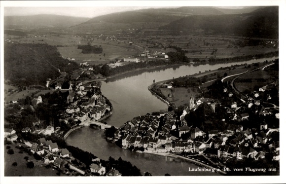 Ak Laufenburg Rhein, Fliegeraufnahme der Stadt, Flusslauf, Brücke