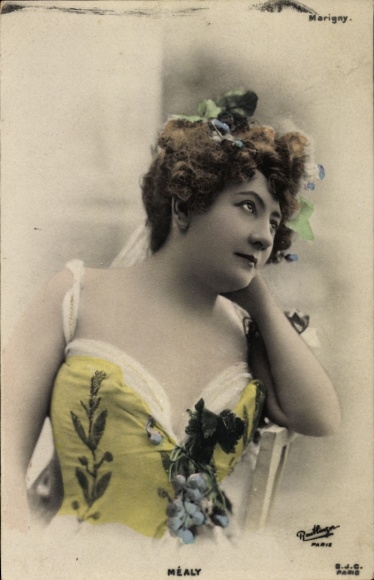 Postcard Variety actress Mealy, portrait