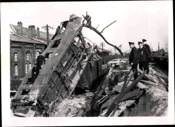 Photo Warszawa Warsaw Poland, Destroyed train in the freight yard, war damage, II WW