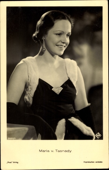 Ak Schauspielerin Maria v. Tasnady, Portrait im Kleid, Ross 9605/1, UfA