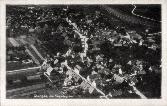 Ak Teningen im Schwarzwald, Luftaufnahme von  Häuser, Straßen, 1942