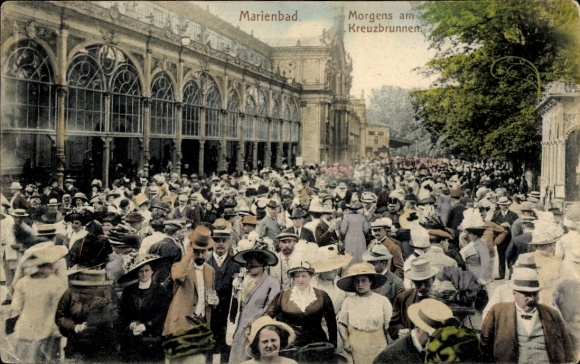 Postcard Mariánské Lázně Mariánské Lázně Karlovy Vary region, crowd, cross fountain, s ambience