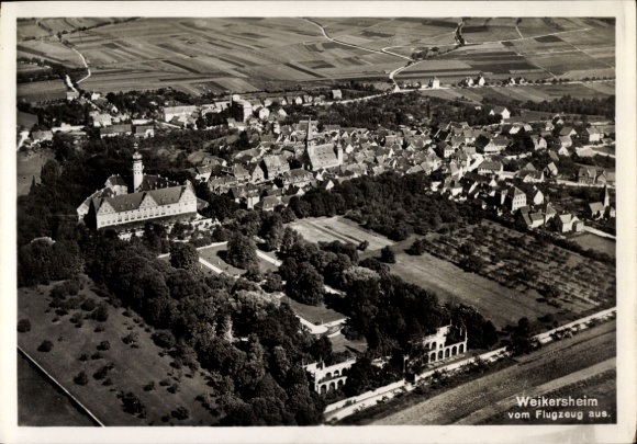Postcard Weikersheim in Tauberfranken Württemberg, aerial view of building, landscape