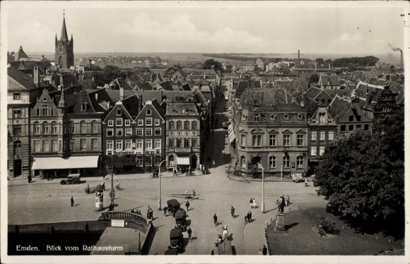 Ak Emden in Ostfriesland,  Blick vom Rathaus, Stadtansicht, Menschen auf der Straße