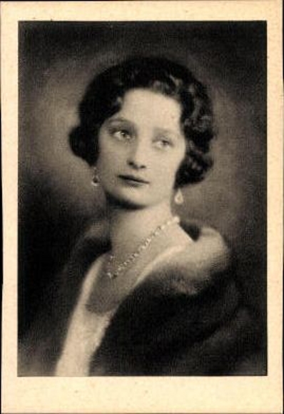 7 old mini PCs Queen Astrid of Belgium, various portraits