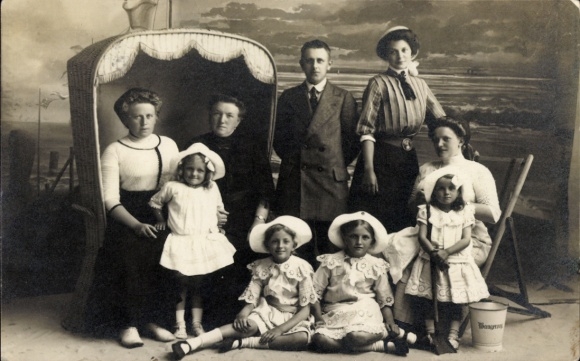 Photo Postcard Wangerooge, bathers, group photo, beach chair, deck chair, photographer H. Schröder
