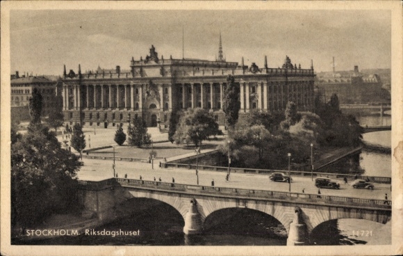 KP Stockholm Szwecja, Riksdagshuset, most, samochody, drzewa, rzeka