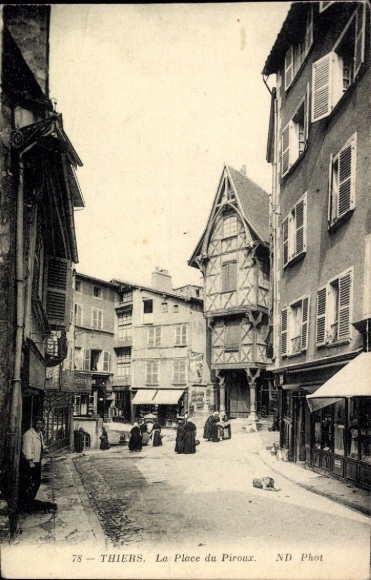 Ak Thiers Puy de Dôme, La Place du Piroux