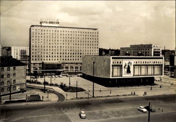 Postcard Berlin Friedrichshain, Kino International and Hotel Berolina