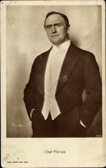 Postcard actor Olaf Fönss, portrait in suit, Ross 404/3