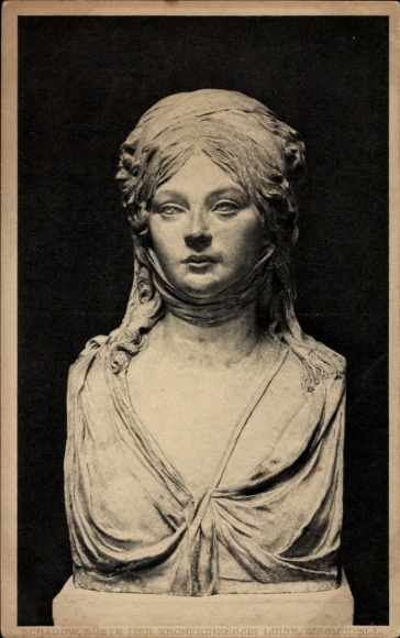 Postcard Crown Princess Louise, bust