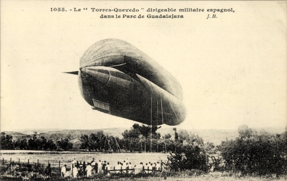 Postcard Le Ballon dirigeable militaire espagnol Torres Quevedo, dans le Parc de Guadalajara