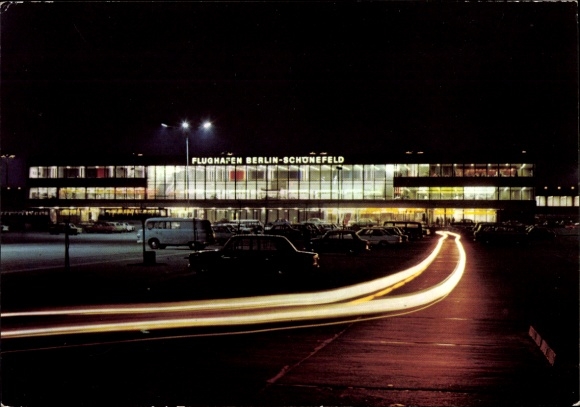 Ak Schönefeld bei Berlin, Flughafen, Parkplatz, Nachtbeleuchtung