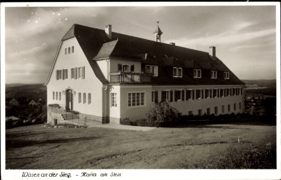 Ak Wissen an der Sieg Westerwald, Haus mit Balkon, ländliche Umgebung, Schwarz-Weiß-Fotografie