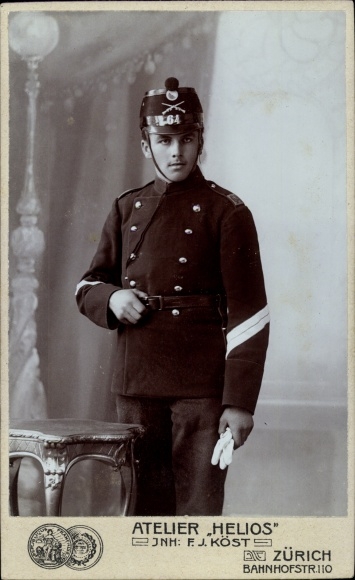 Photo Zurich, Swiss soldier in uniform, Regiment 64