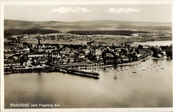 Ak Radolfzell am Bodensee, luchtfoto van de oever van het meer, boten, landschap