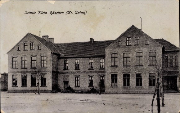 Postcard Kleinräschen Großräschen Brandenburg, school, exterior view