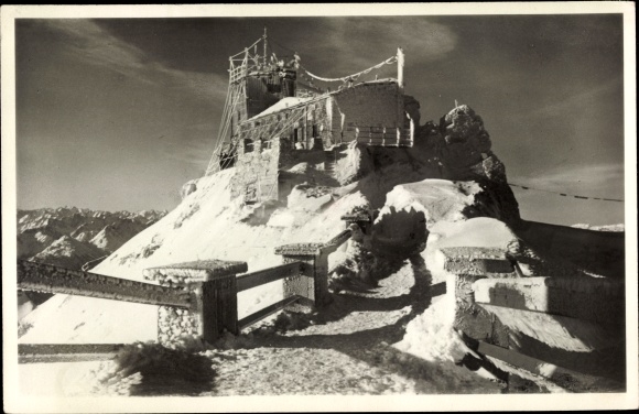 Postcard Zugspitze, view from the summit station of the Bavarian Zugspitzbahn to the Munich house