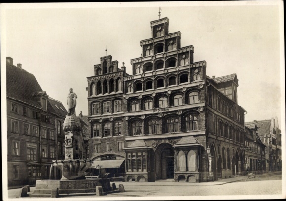 Postcard Lüneburg in Lower Saxony, Am Sande, Schütting, fountain, square, facade