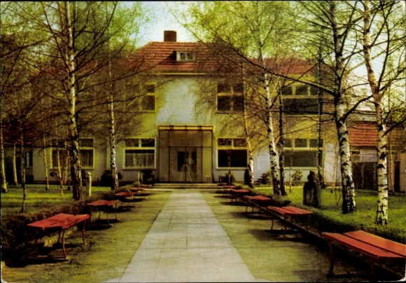 Ak Berlin Lichtenberg , Tierheim Lankwitz, Haupteingang, Bäume, Bänke