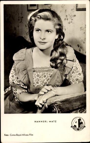 Postcard Actress Hannerl Matz, portrait