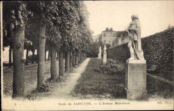 Ak Saint Cyr l'Ecole Yvelines, Avenue Maintenon, Statuen
