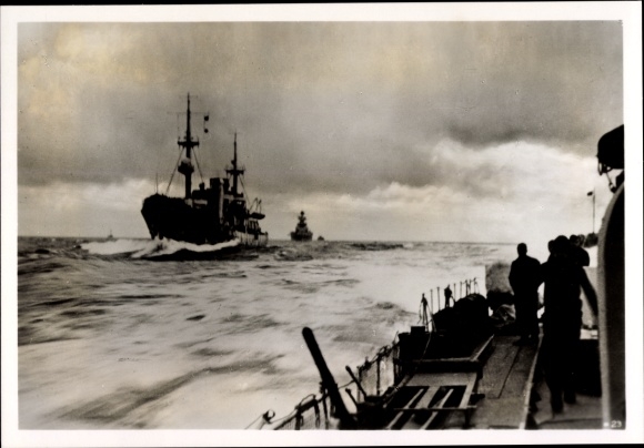 Foto Deutsches Kriegsschiff, Kreuzer auf Feindfahrt, Kriegsmarine, II. WK