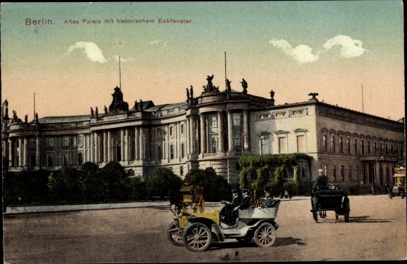 PC Berlin Mitte, Altes Palais with historic corner window, automobile