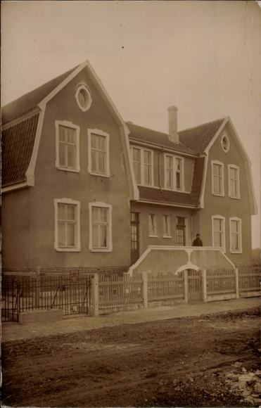 Photo Postcard Aurich in East Frisia, street with residential building