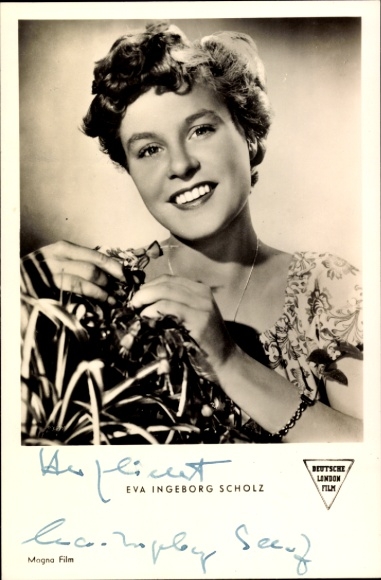 Postcard actress Eva Ingeborg Scholz, The Merry Vineyard after Carl Zuckmayer, autograph