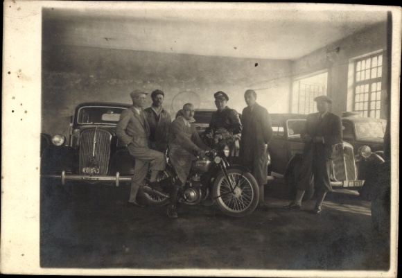 Photo Postcard men's group photo, cars, motorcycle