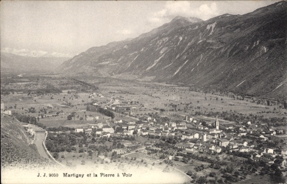 KP Martigny Canton Valais, widok na góry w tle, rzeka, krajobraz