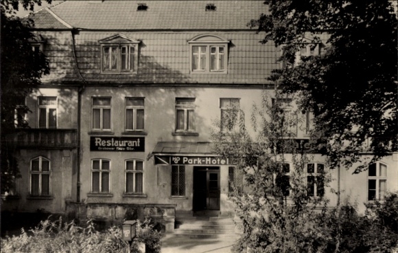 Postcard Ludwigslust in Mecklenburg, HO Gaststätte Parkhotel