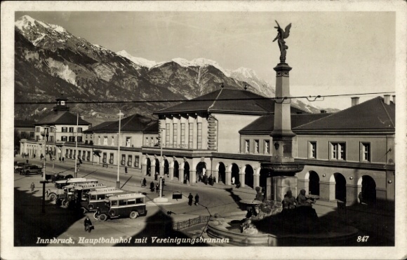 Postcard Innsbruck Tyrol, main station with unification fountain, buses