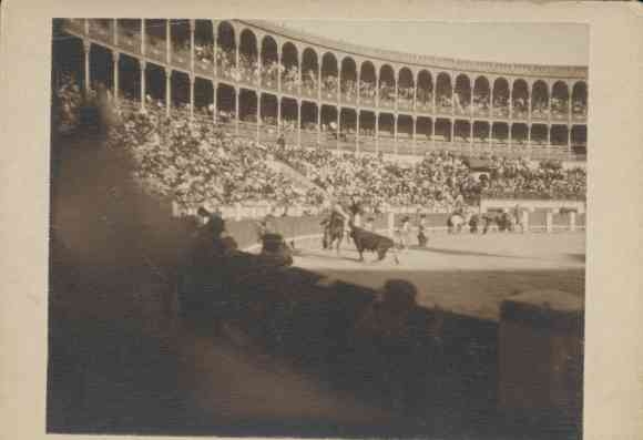Foto Spanje, rond 1890, stierengevecht, arena, matador, torero