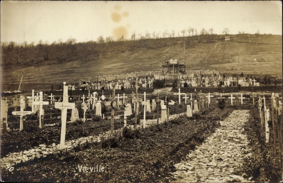 Photo PC Viéville en Haye Meurthe et Moselle, lot at a military cemetery